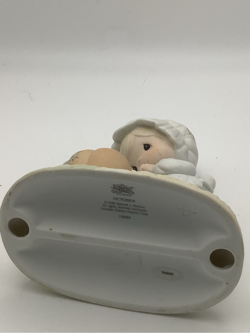 1988 Precious Moments October Girl Figurine with Pumpkin - Picture 10 of 11